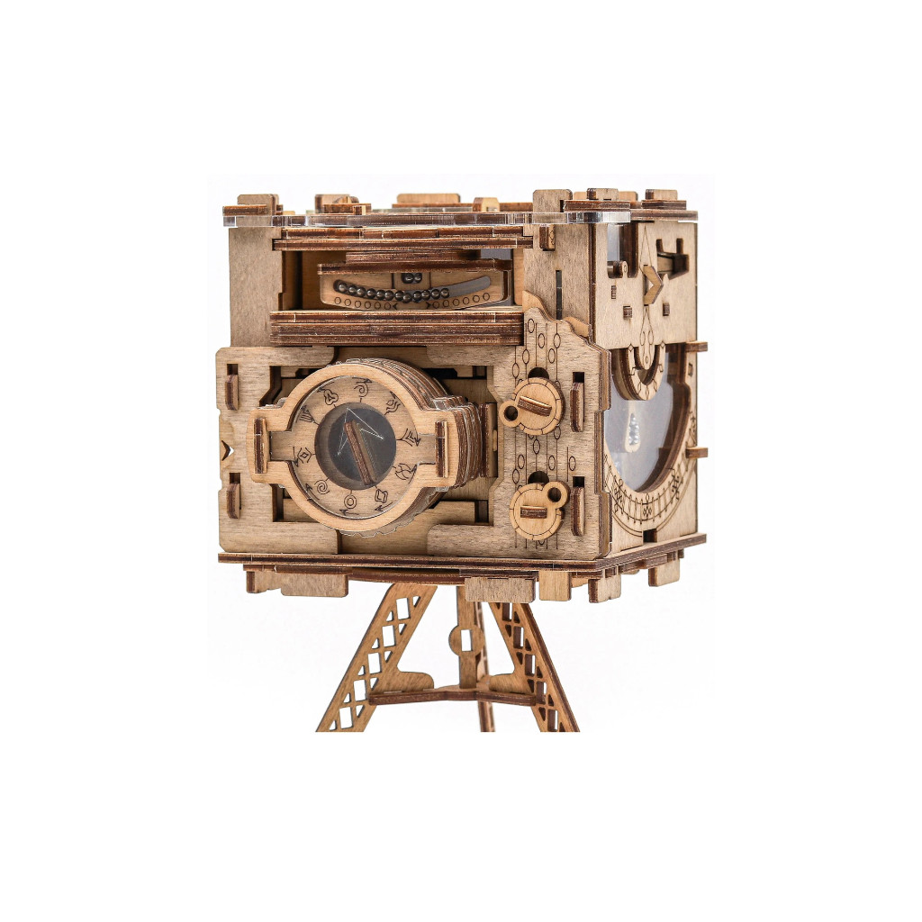 Cluebox – Sherlock’s Camera